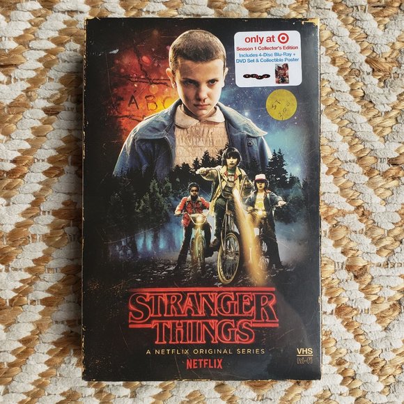 Stranger Things Season 1 Collector's Edition NEW! - Picture 9 of 10